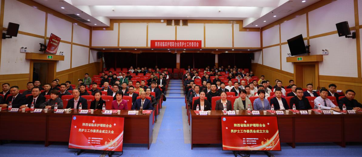 图片包含 室内, 播放器, 人, 院子描述已自动生成